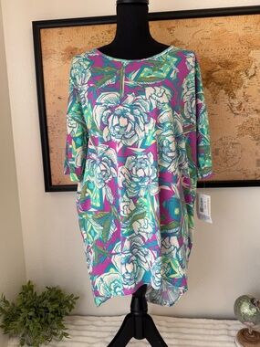Lularoe Irma floral tee size small